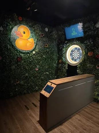 Dartbane med plantevegg
