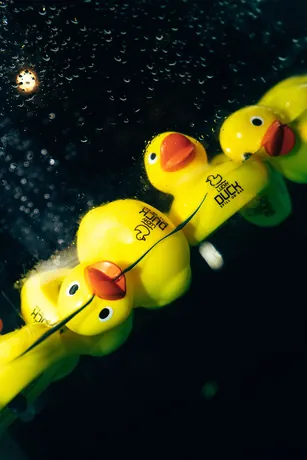 Lucky Duck-badeender i vann